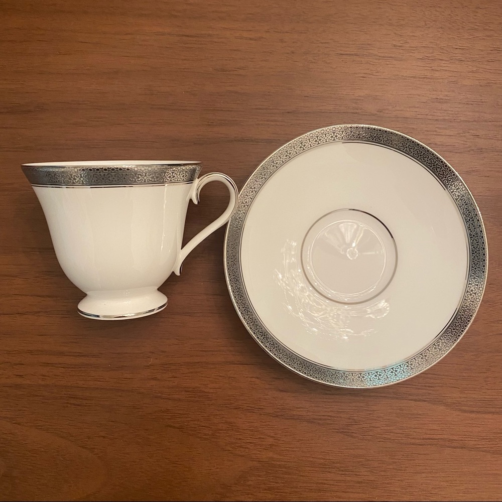 Set of 4 - Waterford Newgrange Platinum Cup & Saucer Set